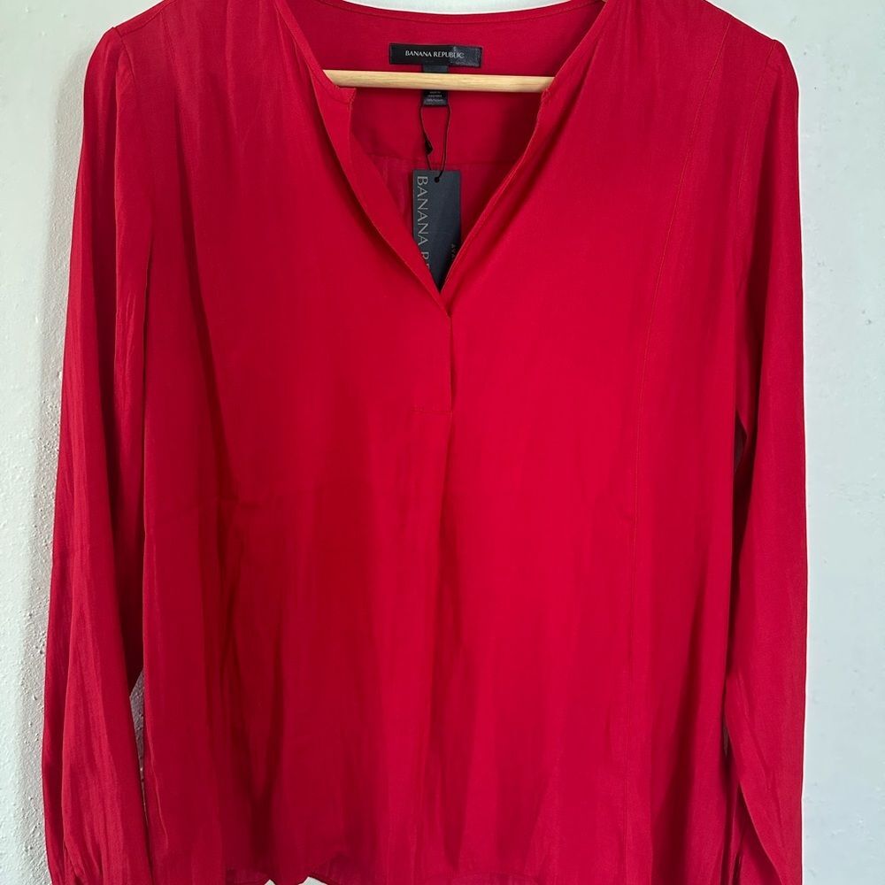 NWT Banana Republic Red Long Sleeve V-Neck Top Normcore Small